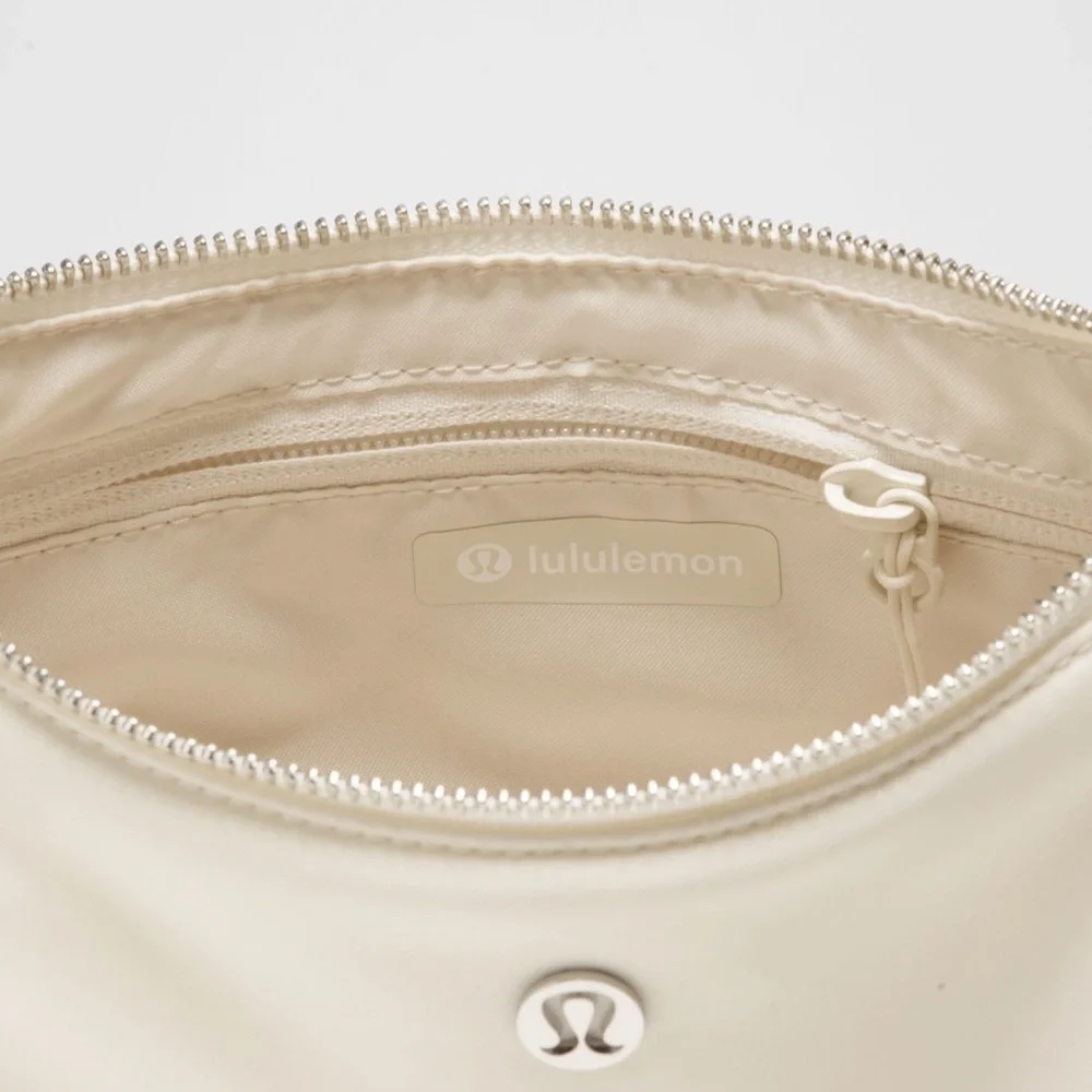 NWT Lululemon City Essentials Small Shoulder Bag 3L Ivory - Picture 3 of 6